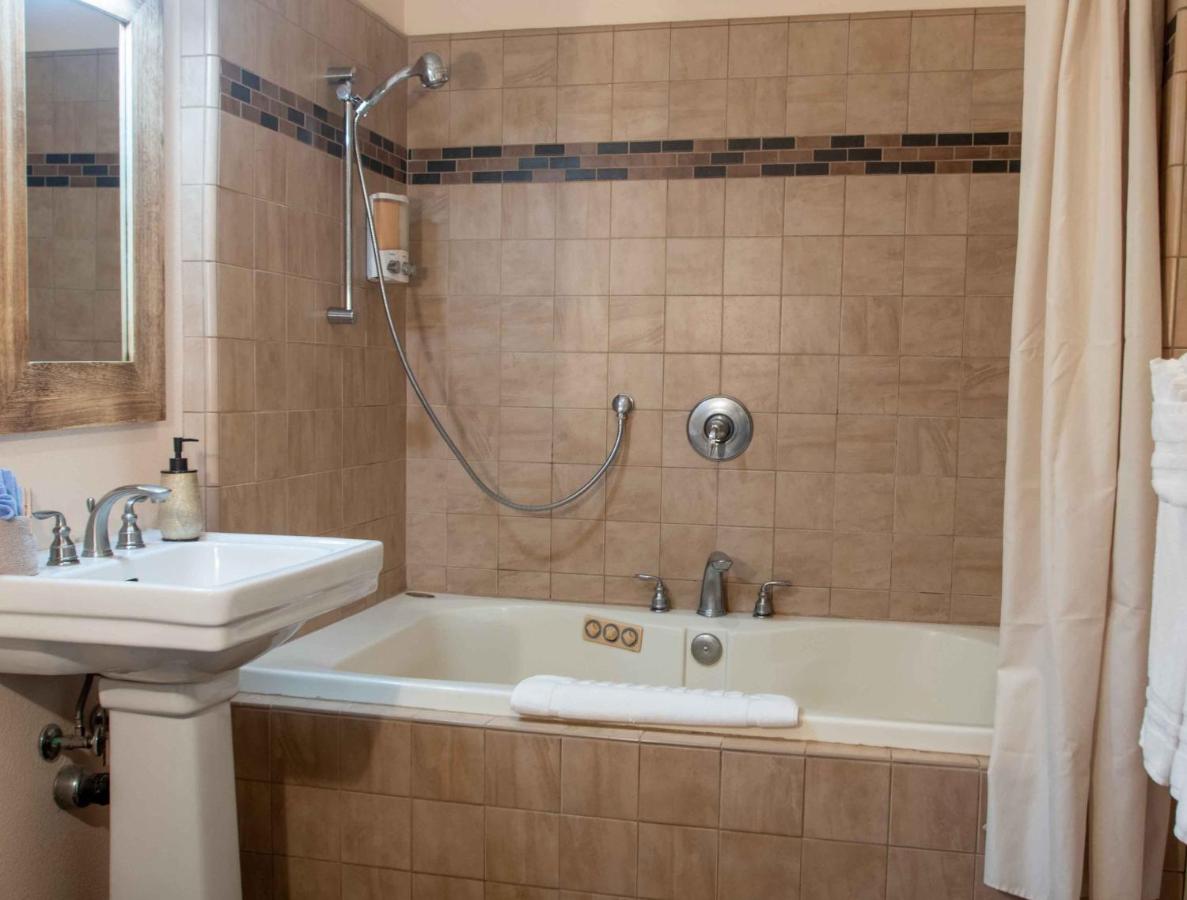 King Room with Spa Bath