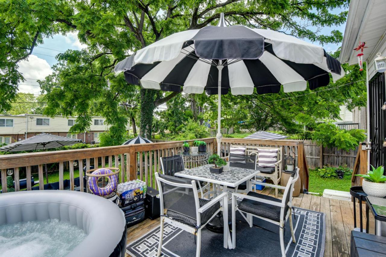Outdoor Pool and Hot Tub Retreat - 6 Mi to Dtwn! - B&B Baltimore