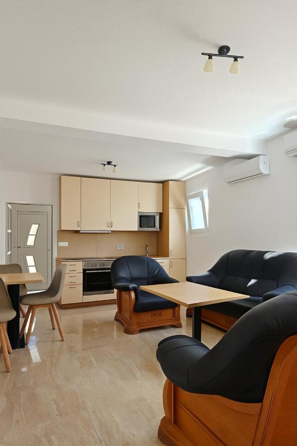 Apartmani Omaruma - B&B Stari Bar