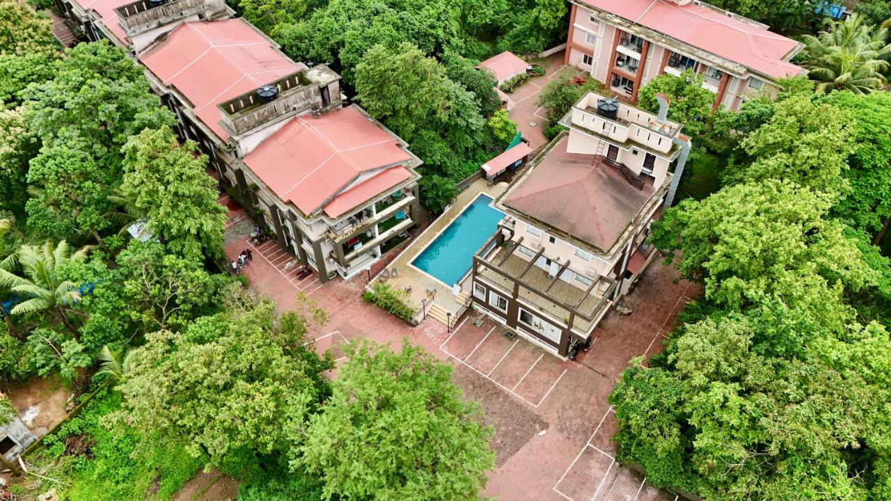 2bhk Sparkling Apartment with POOL - B&B