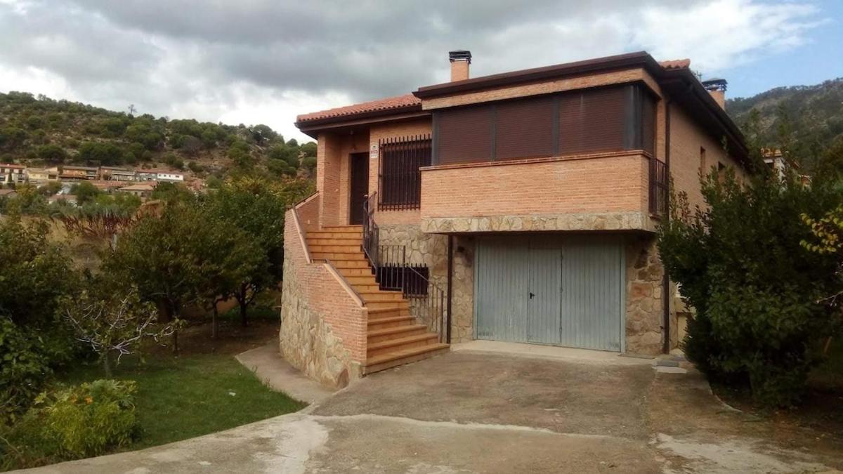 Rural House with Mountain View - B&B