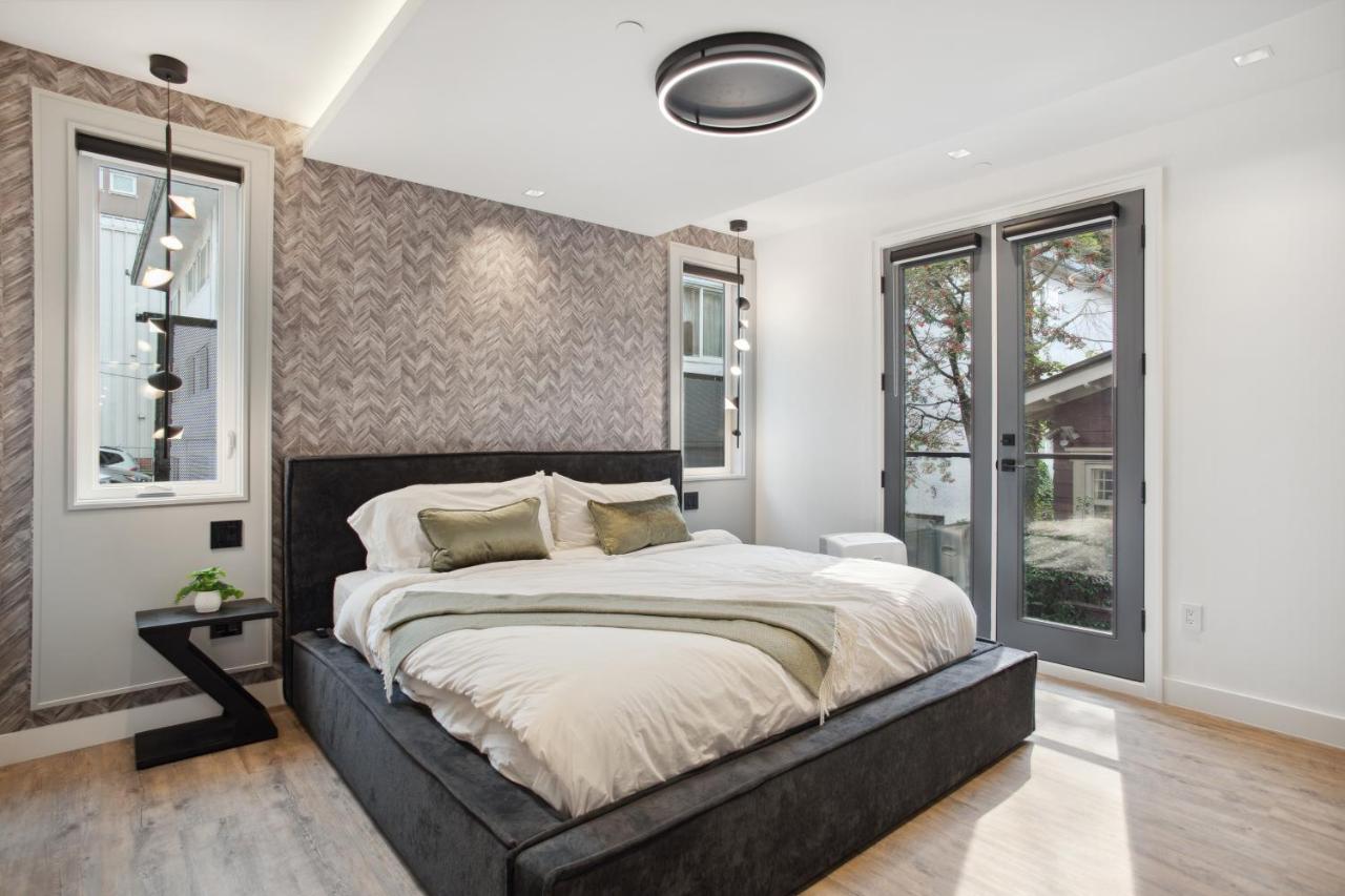 Luxury Downtown Vancouver Home Near Sunset Beach with Parking - Chambres d’hôtes Vancouver
