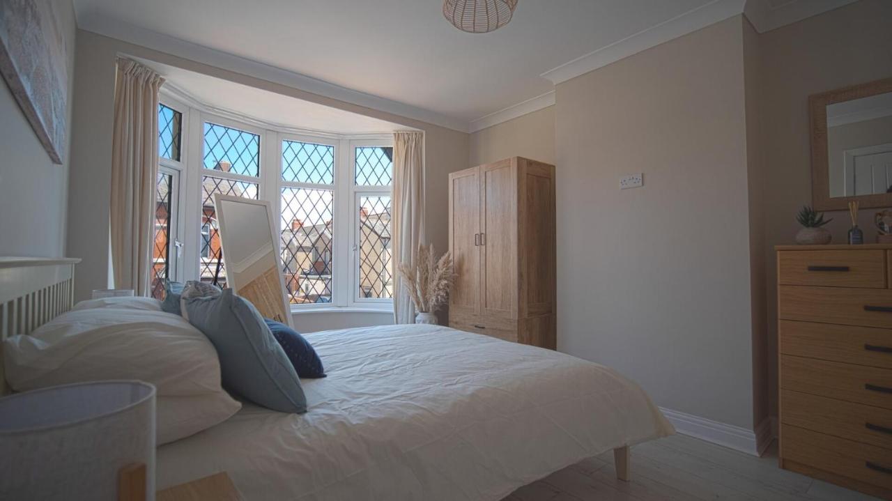 Spacious 3-Bed Home - Central Blackpool - B&B Blackpool
