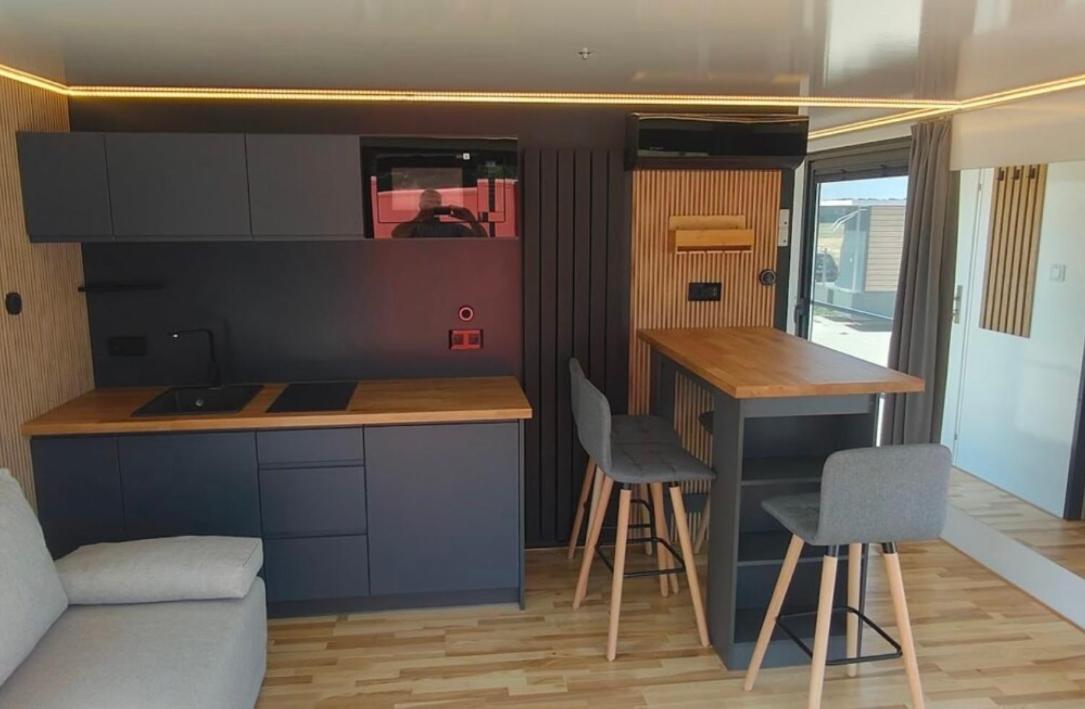 Houseboat - dom na wodzie - Chambres d’hôtes Tarnobrzeg