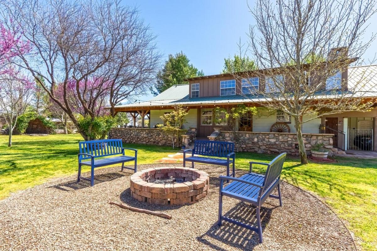 Cozy 4BR Ranch Home Near Sedona & Jerome with Game Room & Fire Pit - B&B Cottonwood