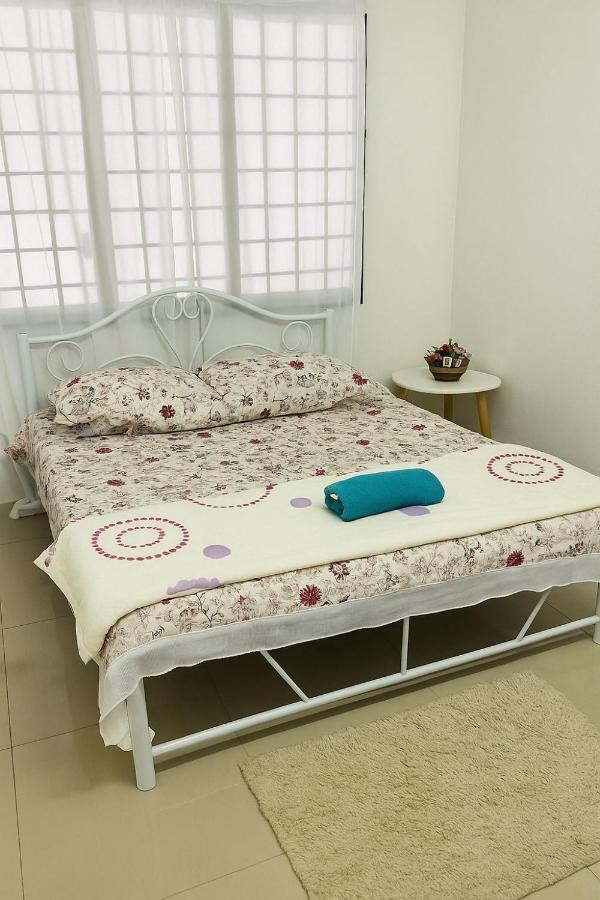 Homestay Little Cozy - B&B