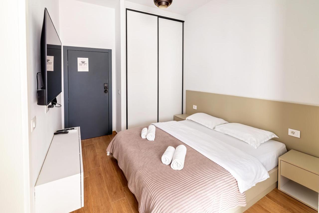 One-Bedroom Apartment with Balcony