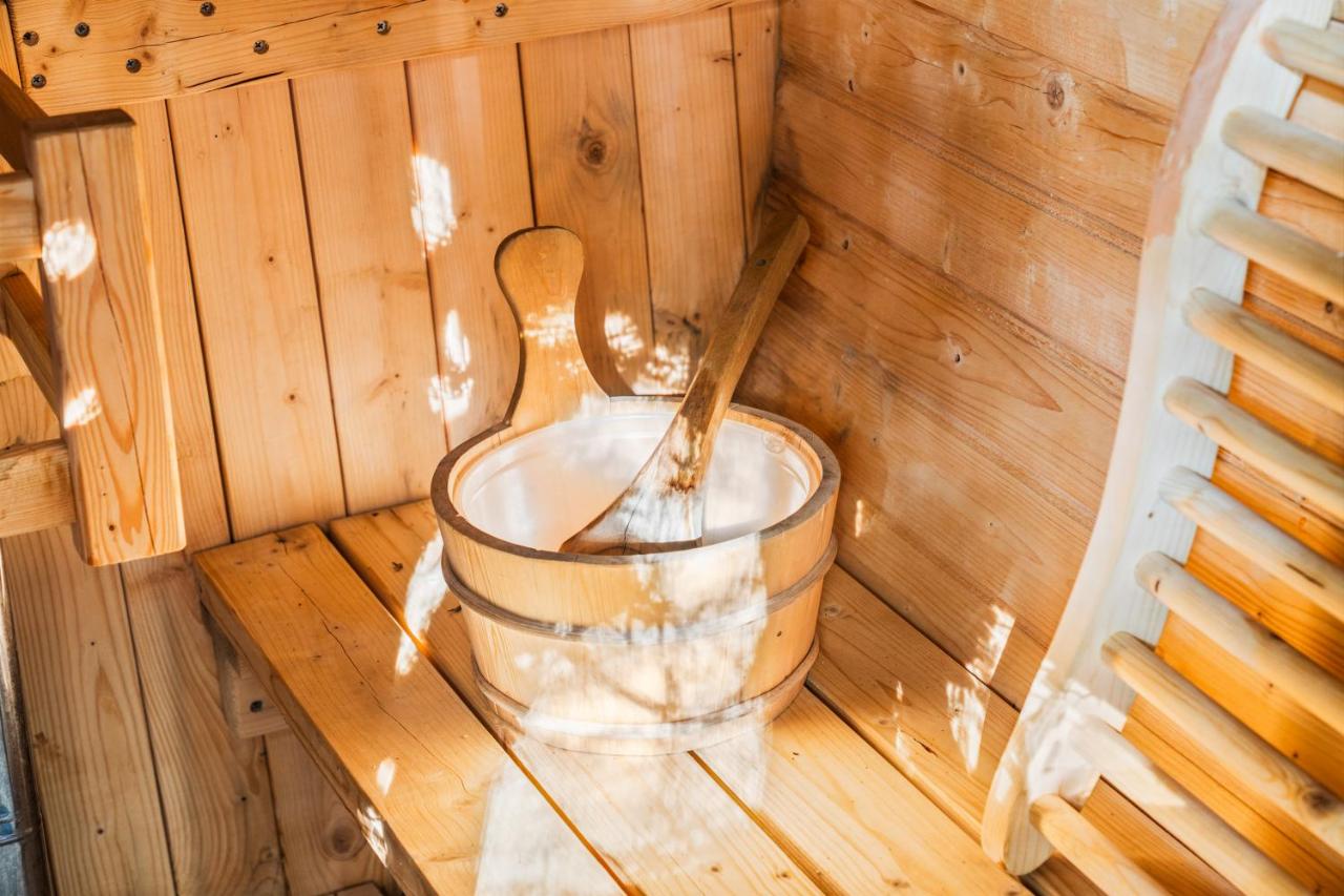 Hideaway Hot Tub Sunna Lake Kayaks Pool - B&B Bushkill