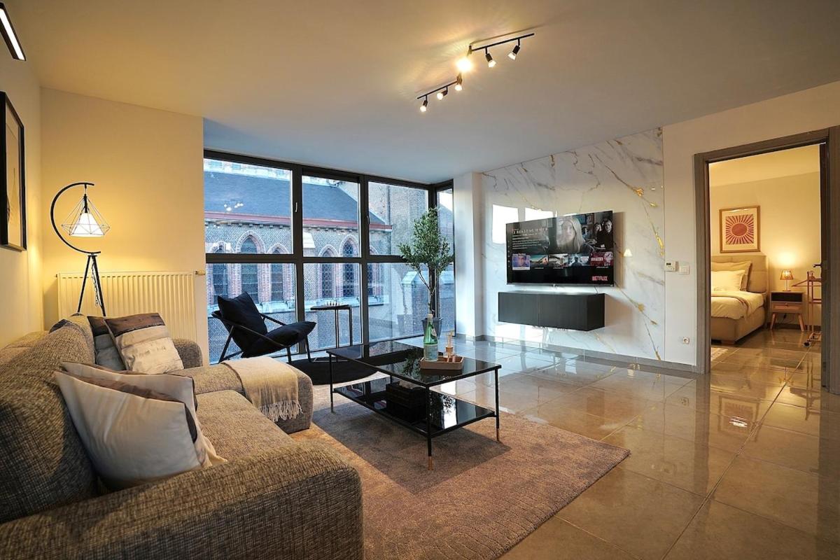 Chic Loft Facing Neo-Gothic Church - B&B