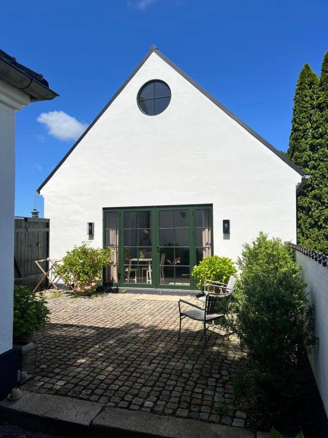 Cozy & Private Luxury Guesthouse, 30 min from Copenhagen - B&B