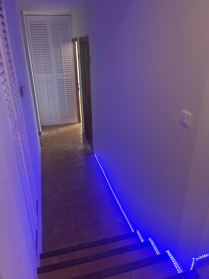 Tweepersoonskamer met Gedeelde Badkamer