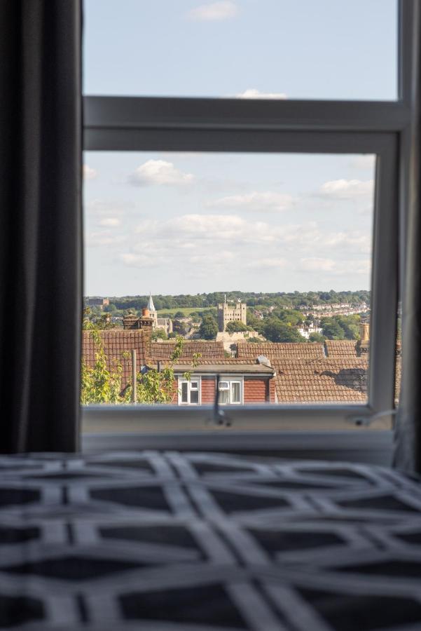 CastleView Haven - Contractors welcome -Strood Rochester sleeps 12 - B&B