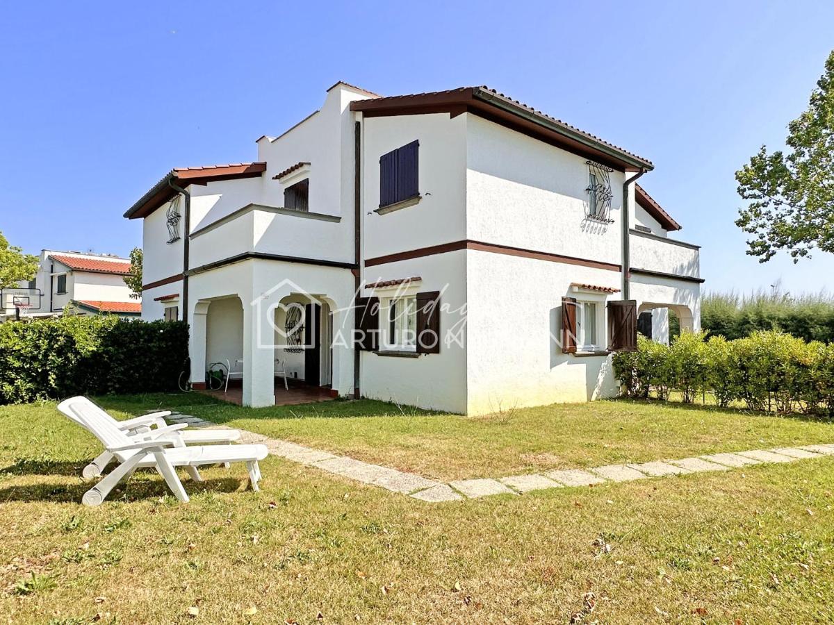 226 - VILLAGGIO RIVA MUSONE Villa con portico e ampio giardino, climatizzata, PULIZIA, BIANCHERIA E SPIAGGIA inclusa allo Chalet BEBO'S - B&B