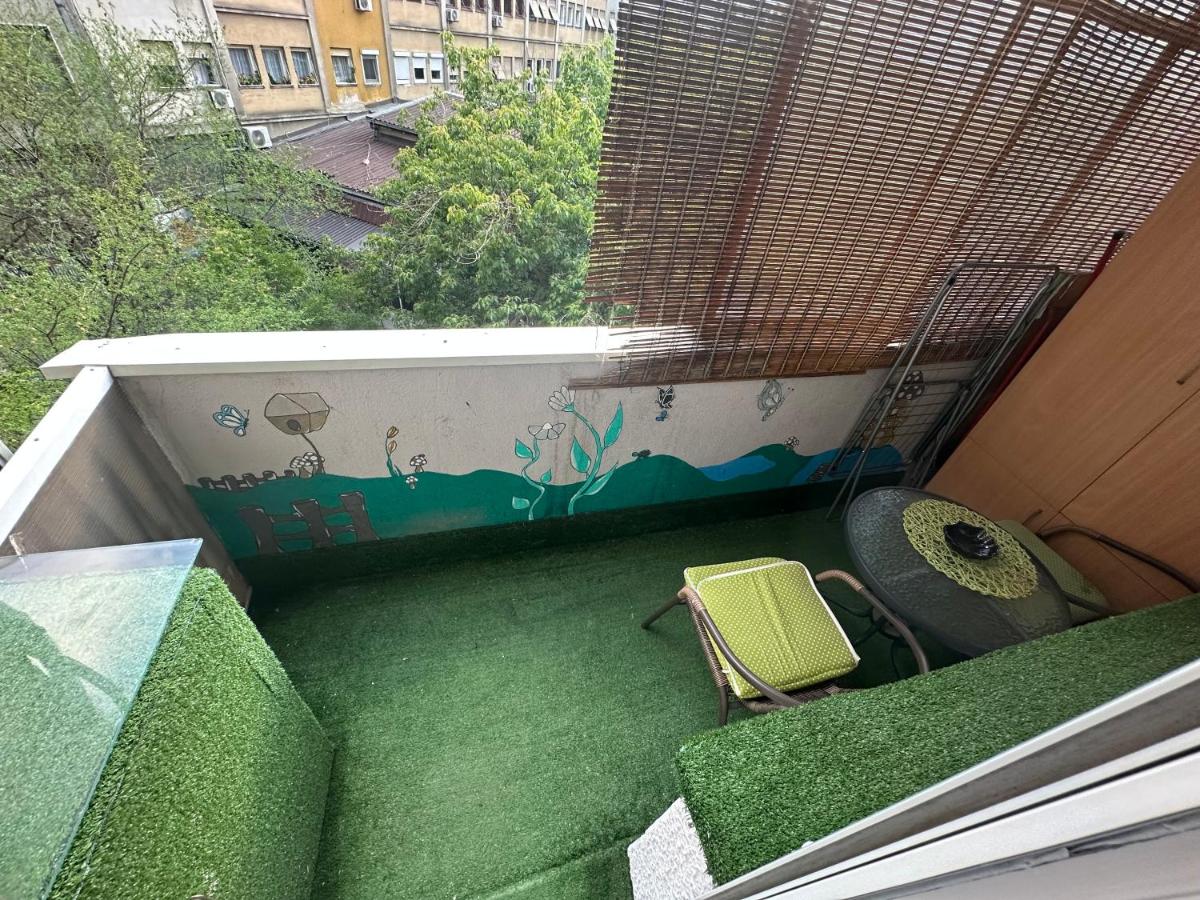 Ira's Square Apartment with Free Parking - Ferienwohnung Skopje