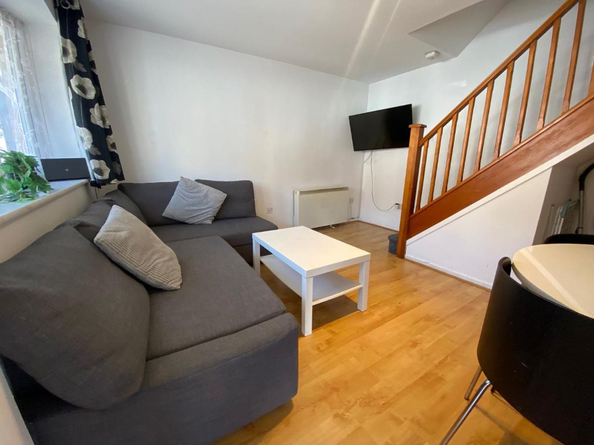 2 Bedroom House For Corporate Stays in Kettering - B&B Kettering