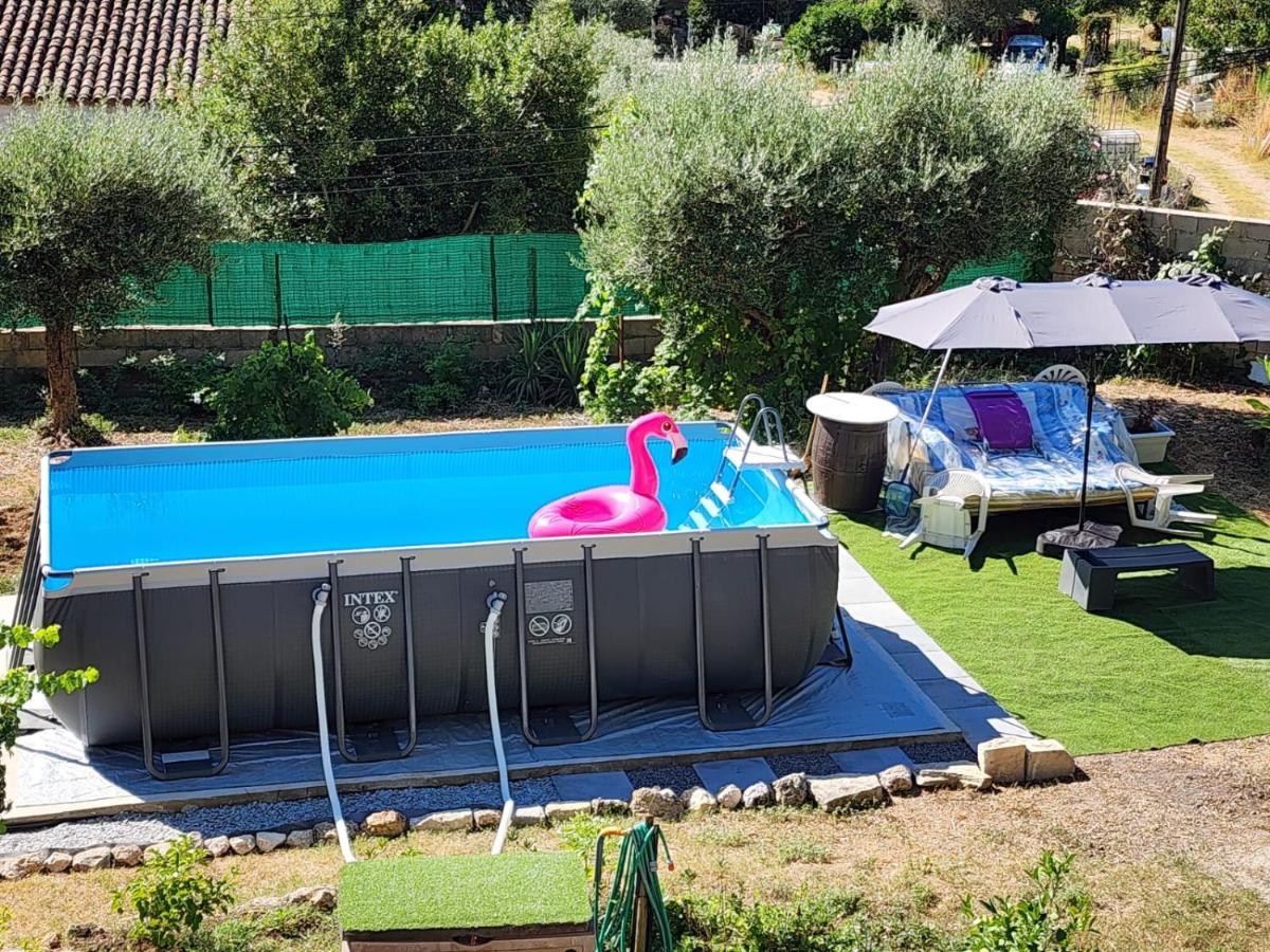 Charme et piscine dans le Gard salon et deux chambres - B&B