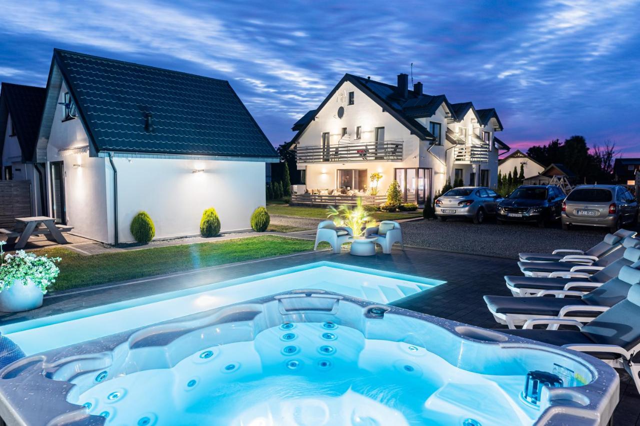 Cichy Domek - Podgrzewany Basen, Jacuzzi, Plac Zabaw - Karwia - Spokój i Rodzinny Wypoczynek - B&B