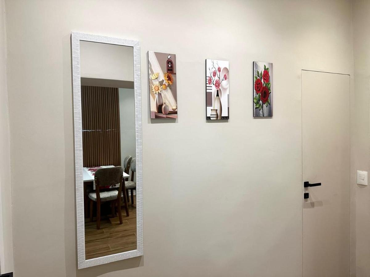 cozy apartament tirana bllok - Bed and Breakfast Tirana