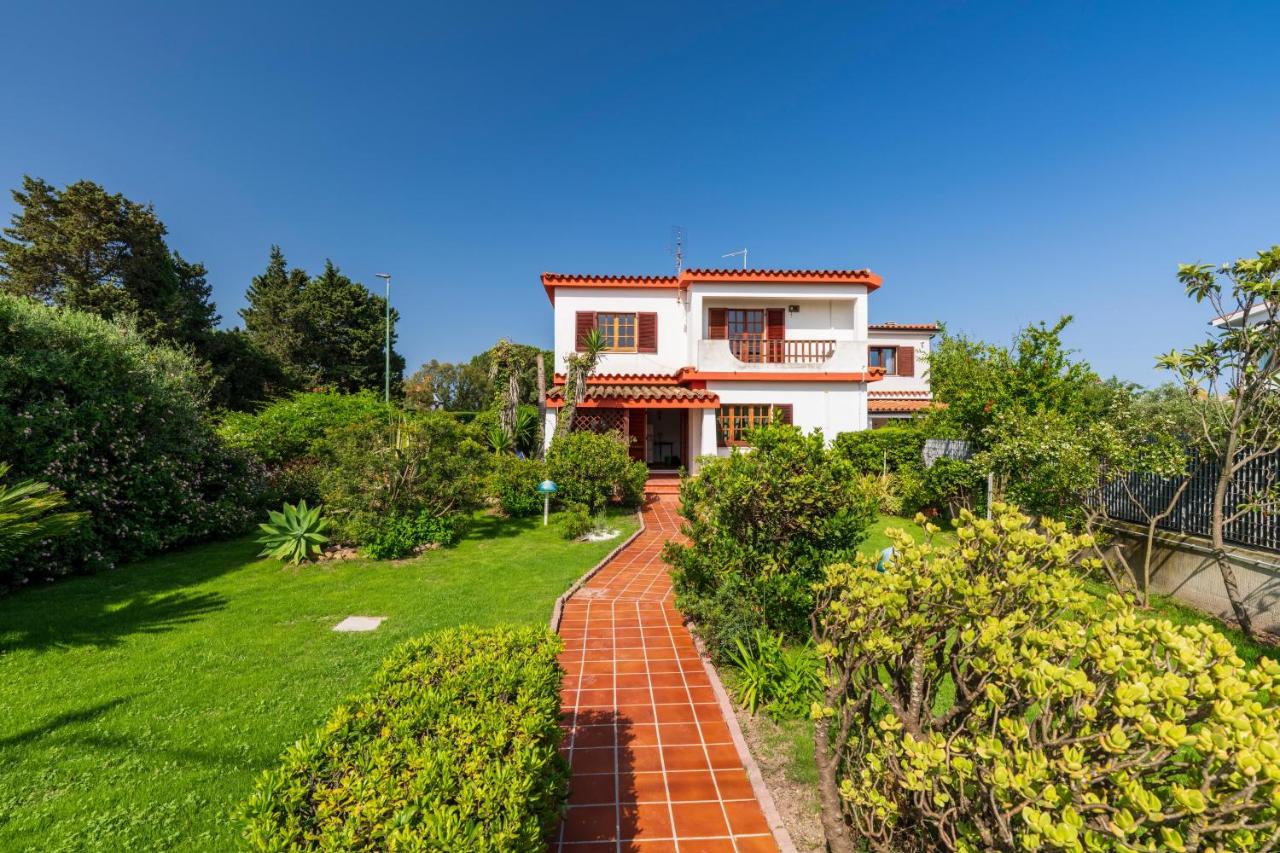 5' from the Sea, Villa with Large Garden and BBQ - Bed and Breakfast Quartu Sant'Elena