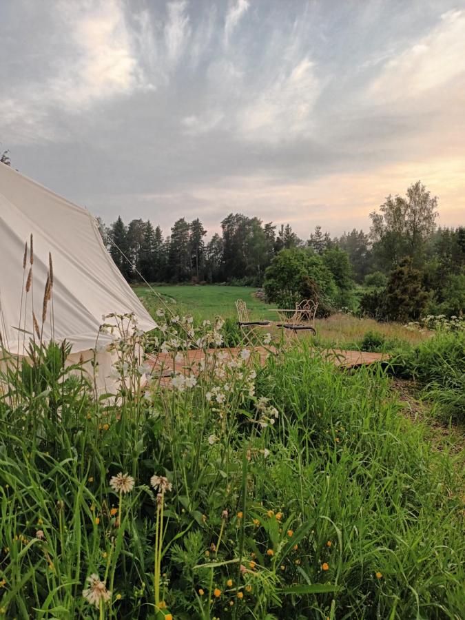 Glamping Kotitila Kiveinen - B&B