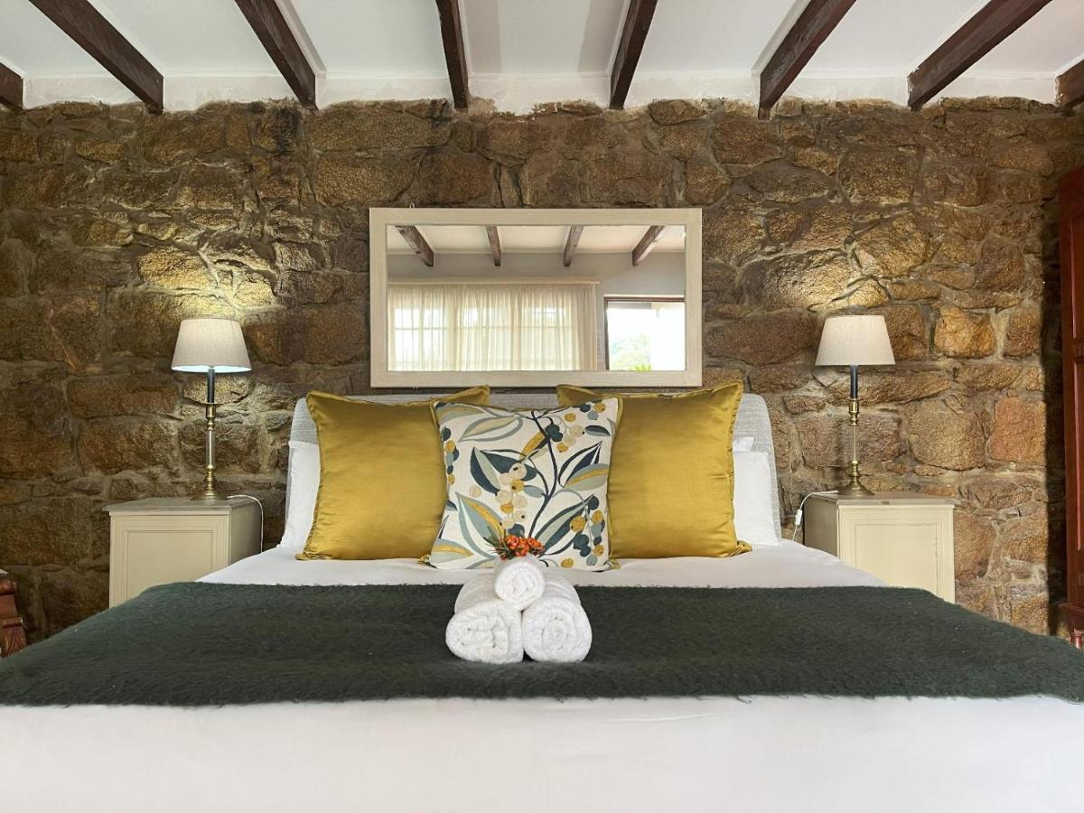 Queen Room with Garden View