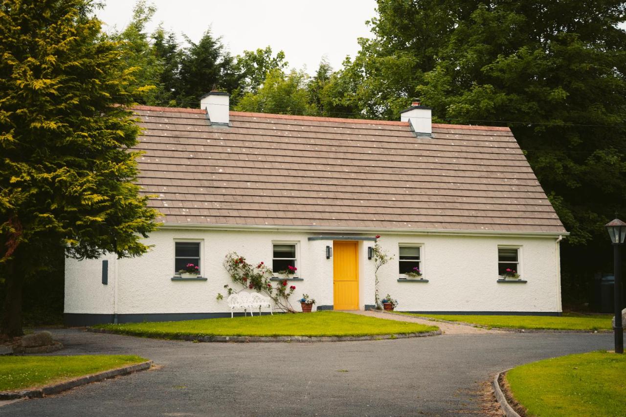 Longford Holiday Yellow Star Self-Catering Cottage - B&B