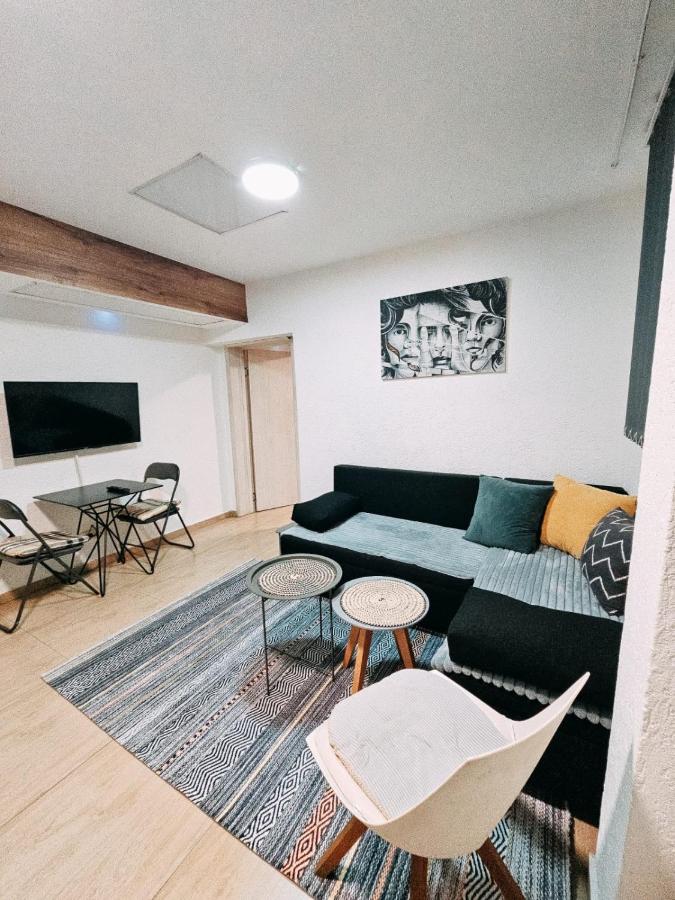 Central Apartment - Downtown Pristina - B&B