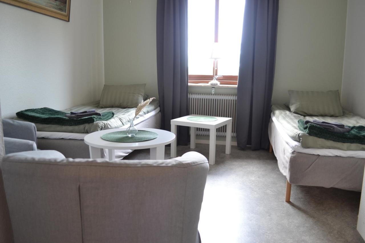 Camera Doppia con Letti Singoli e Bagno in Comune