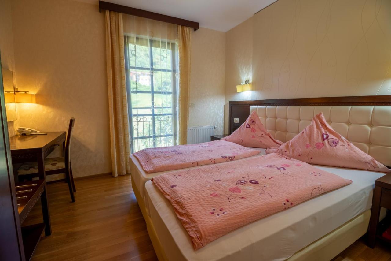 One-Bedroom Apartment (4 Adults)
