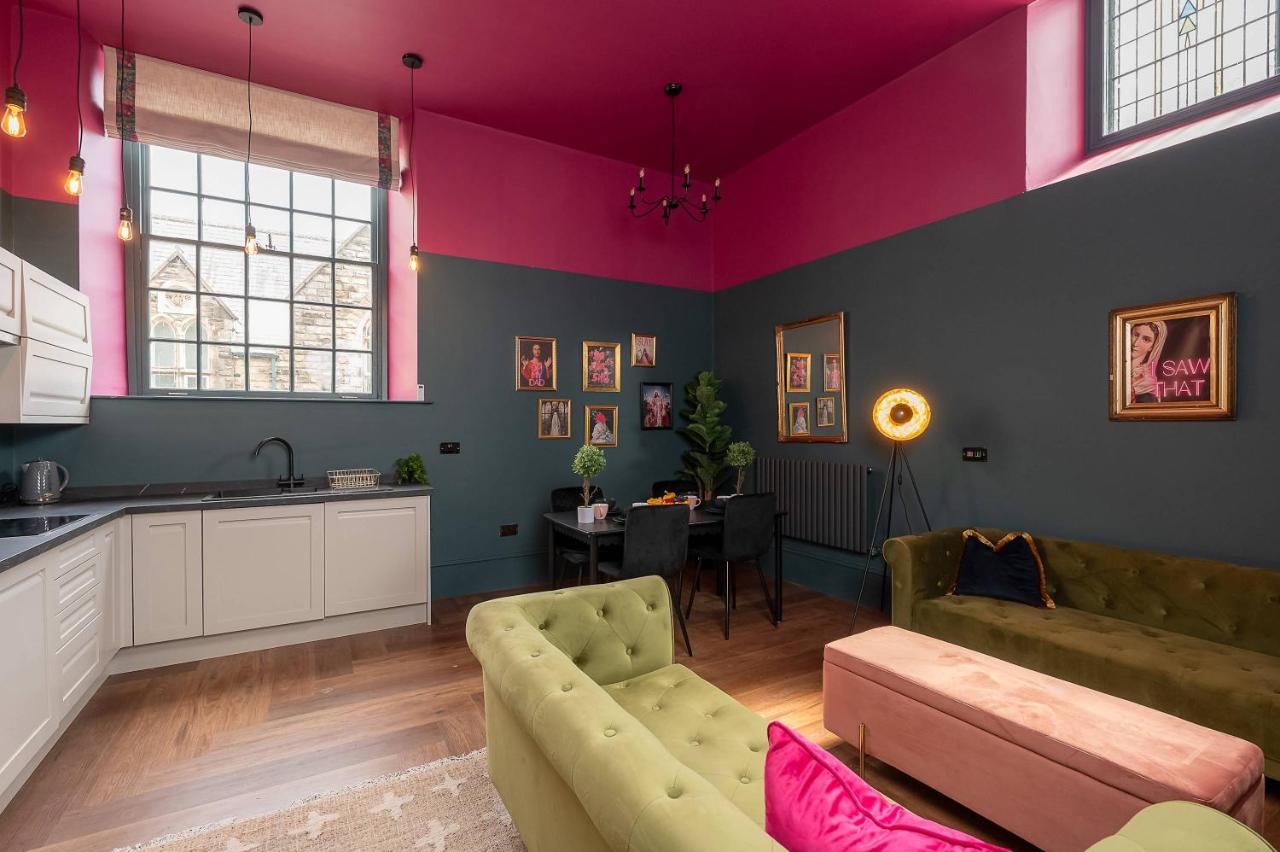 Vibrant 2-Bedroom Chapel Retreat - B&B