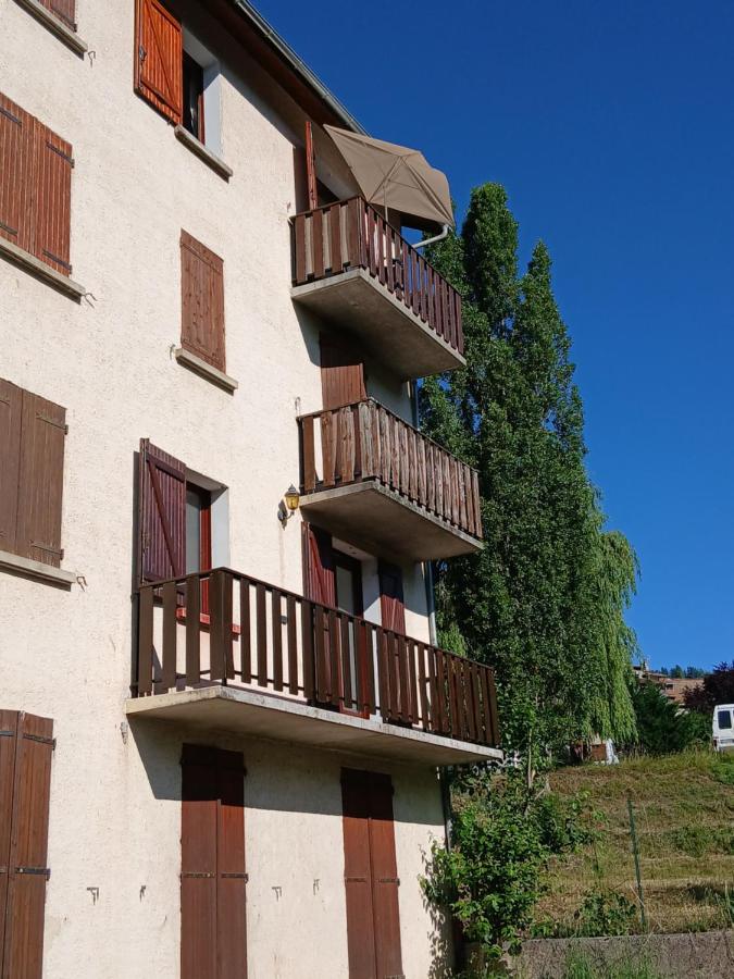 Appartement duplex spacieux avec vue sur montagnes - Chambres d’hôtes Seyne