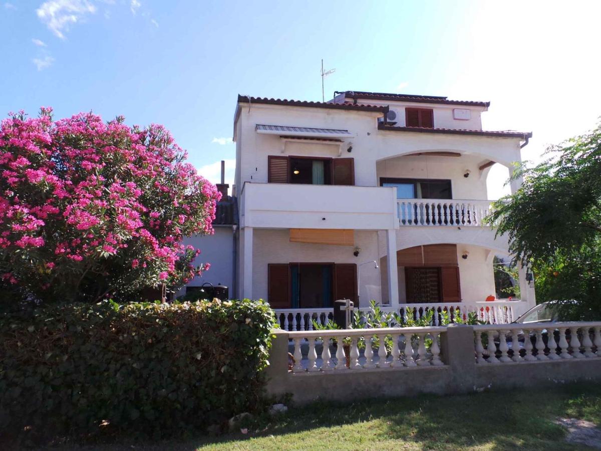 Apartments in Sabunike - Zadar Riviera 7766 - B&B