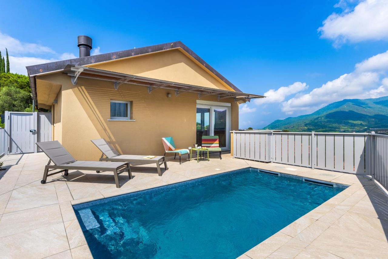 Hostdomus - Acqualy Suite with PRIVATE POOL - B&B