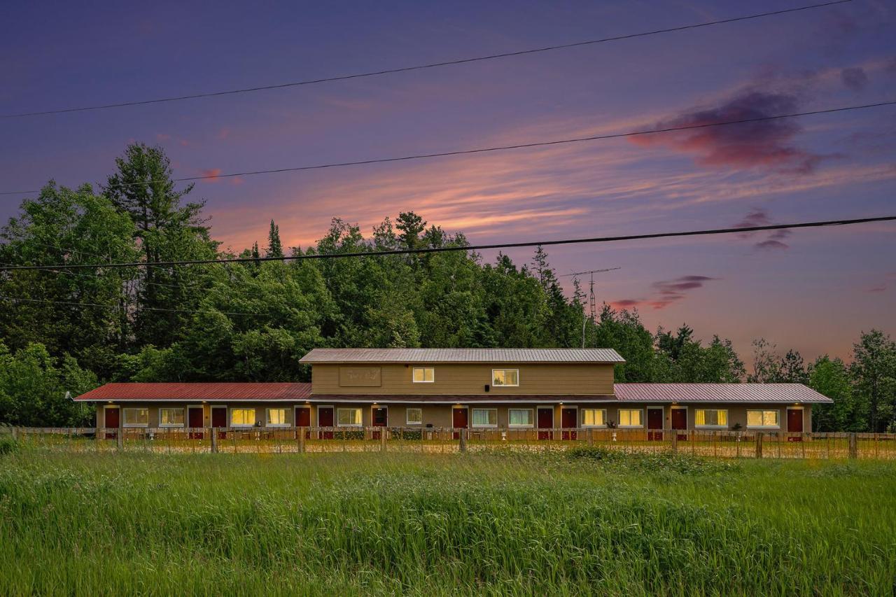 Palmerston Lake Motel - B&B