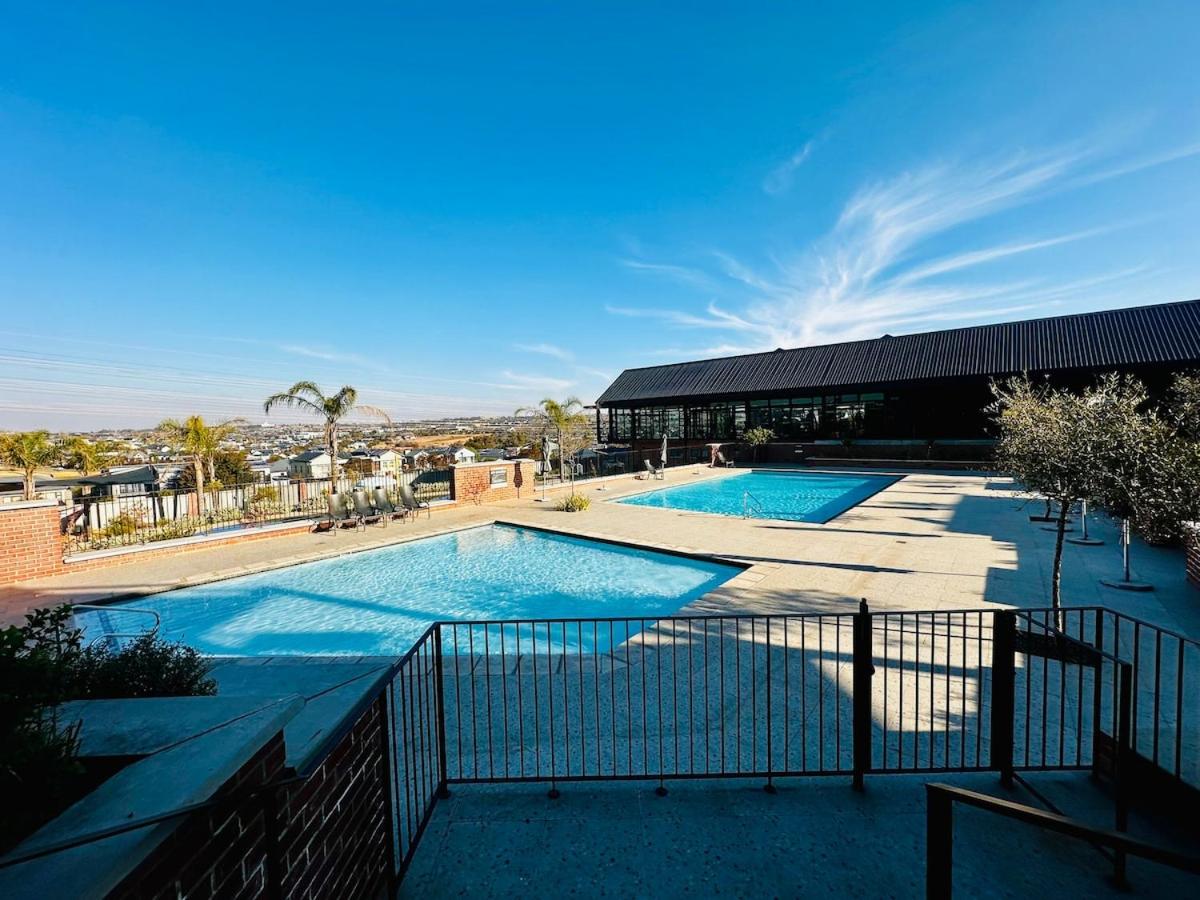 Modern Gem Near Mall of Africa! - B&B Kyalami