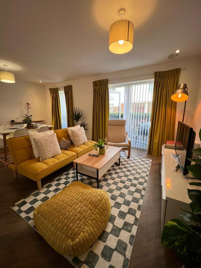 Issara Apartments 35 - Great Location & Private Parking - Bed and Breakfast Portsmouth
