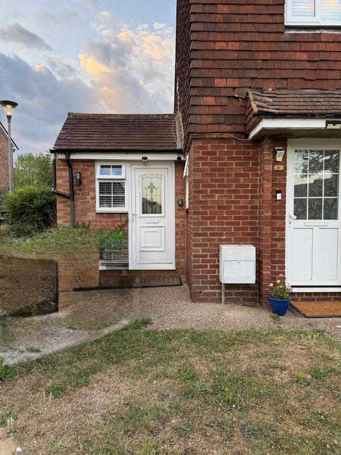 Cosy Apartment with Private Access and Kitchenette in Guildford - Ferienwohnung Worplesdon