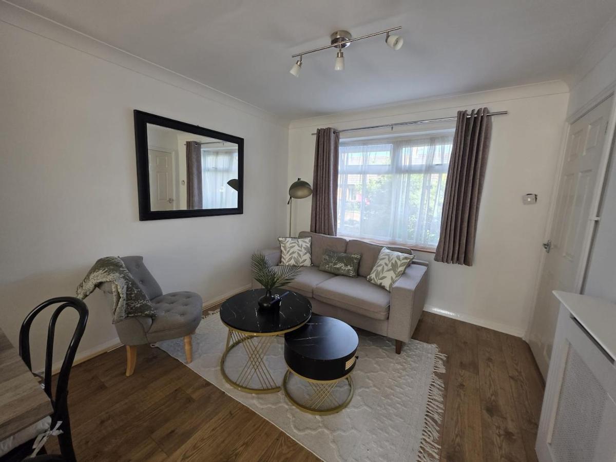Charming Canterbury Central 3 Bedroom House - Garden views - Bed and Breakfast Hackington