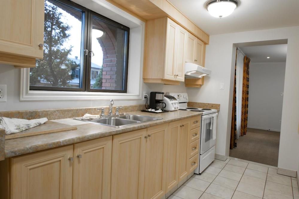 Two Bedroom Apartment with Kitchen
