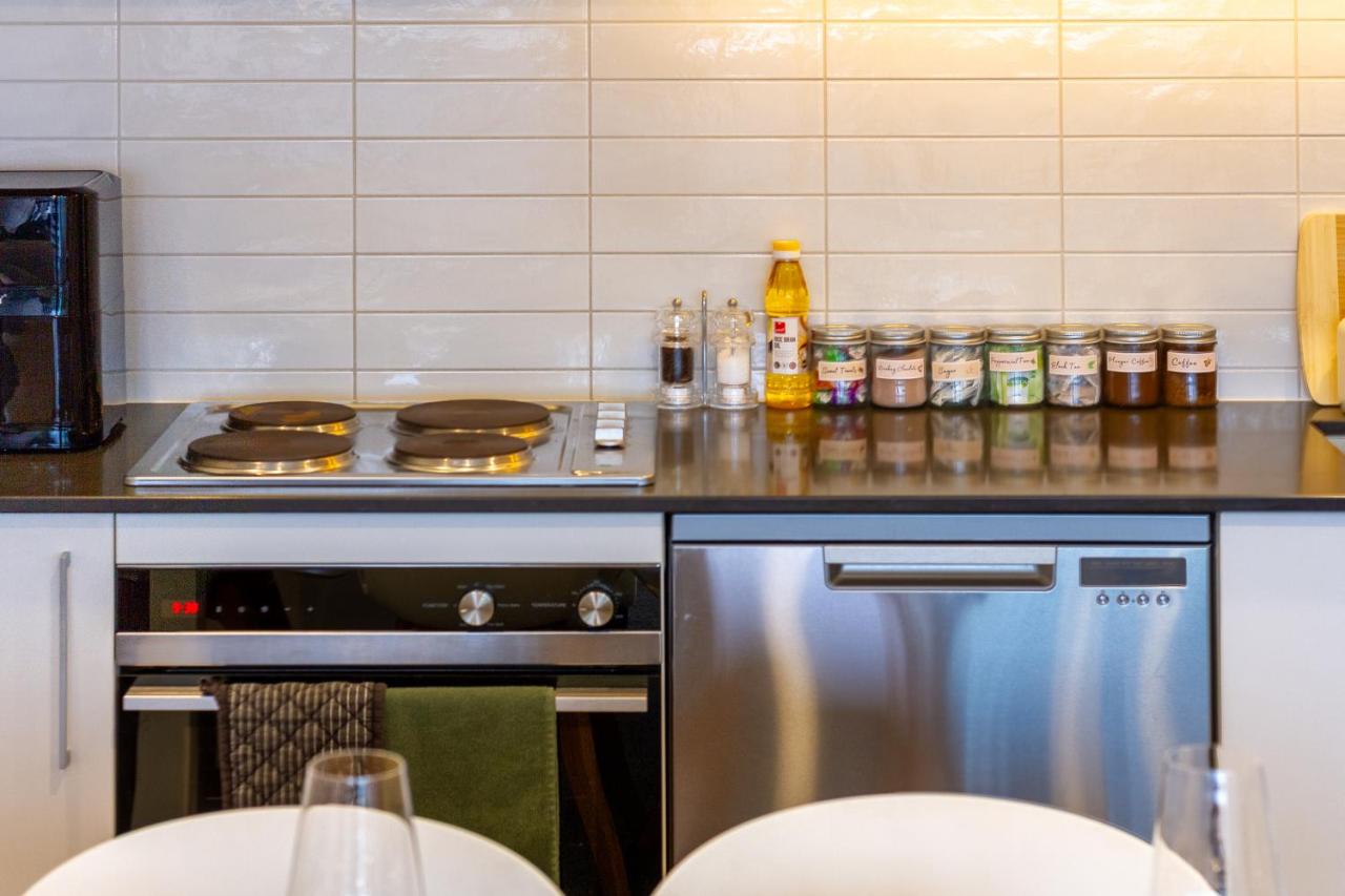 Heart of the City, Stylish 2BR with Parking - Ferienwohnung Christchurch