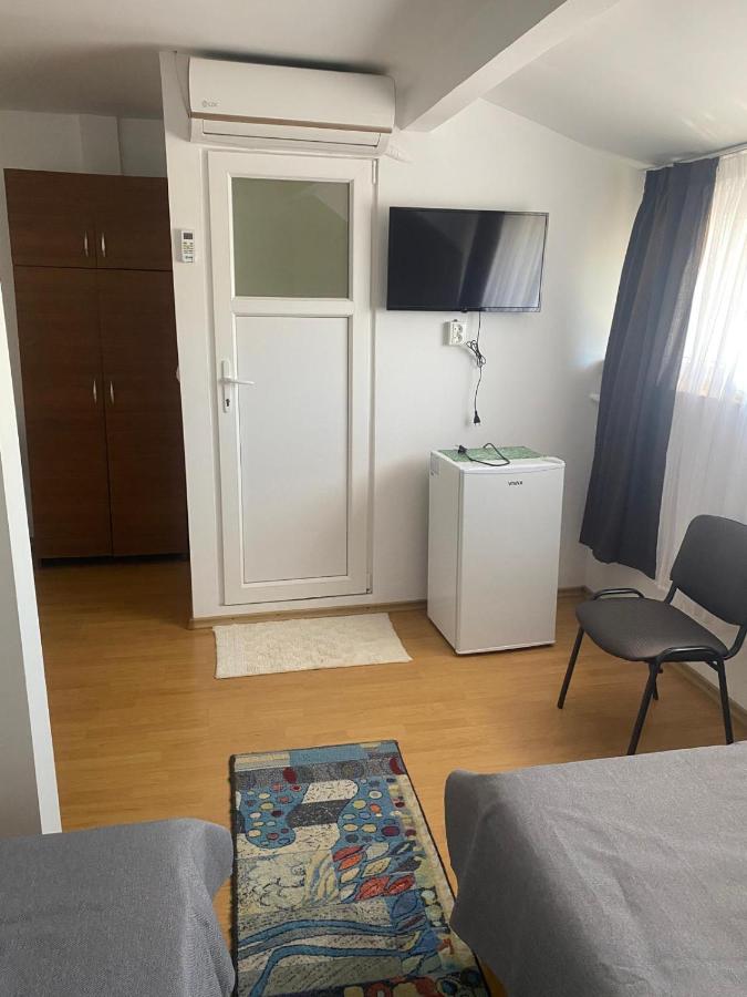 Deluxe Double Room (2 Adults + 1 Child)