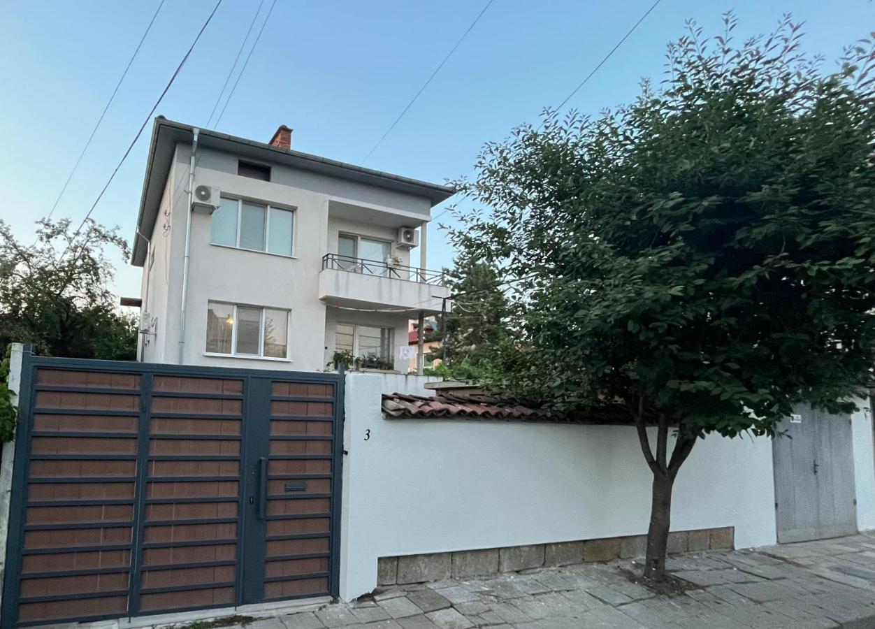 Стаи за гости Villy - B&B Kazanlak