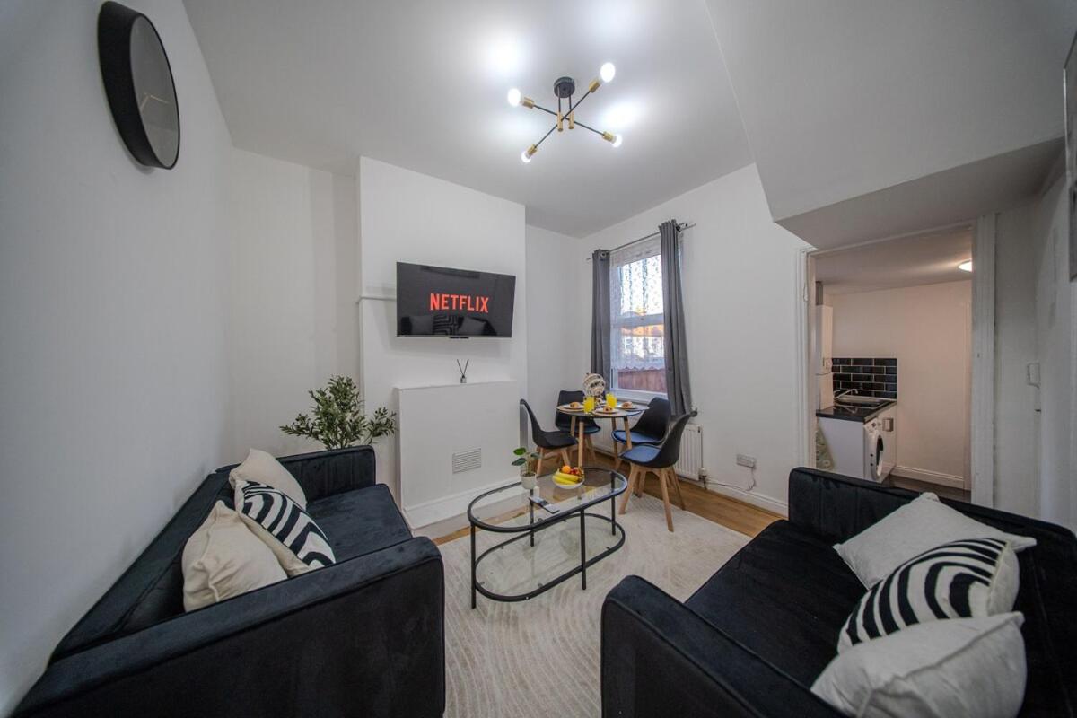 The Hampden House - Sleeps 7 - B&B