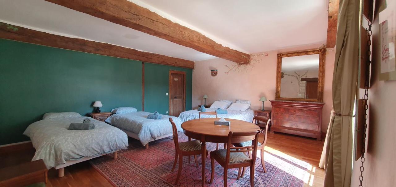Vierbettzimmer mit Dusche