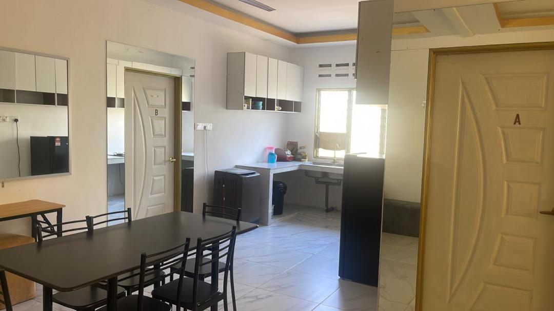 Dian 2 Rooms Family House - Bed and Breakfast Muadzam Shah