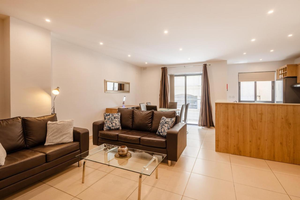 Modern&quiet twin room with shared bathroom - Chambres d’hôtes Sliema