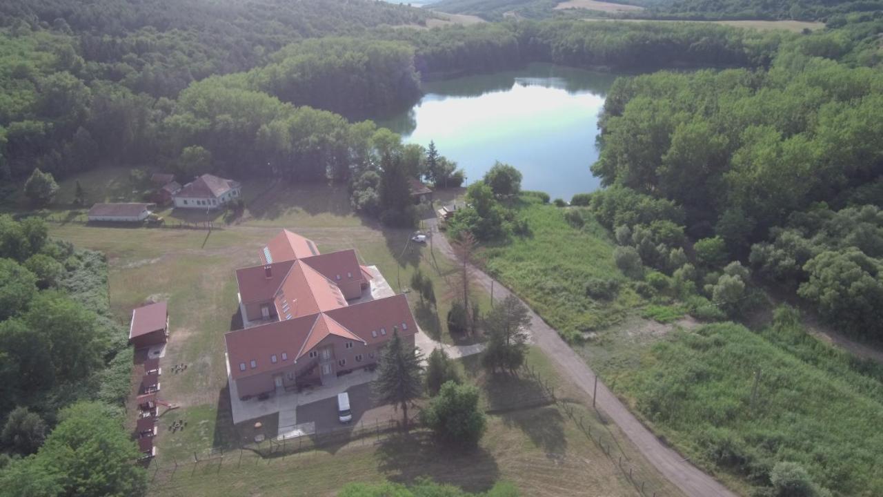 Ízisz Apartman - B&B