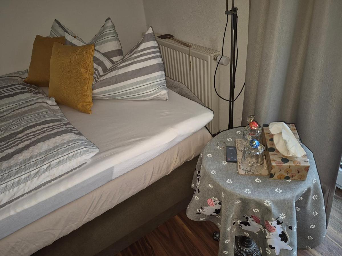 Camera Matrimoniale/Doppia con Letti Singoli con Bagno in Comune