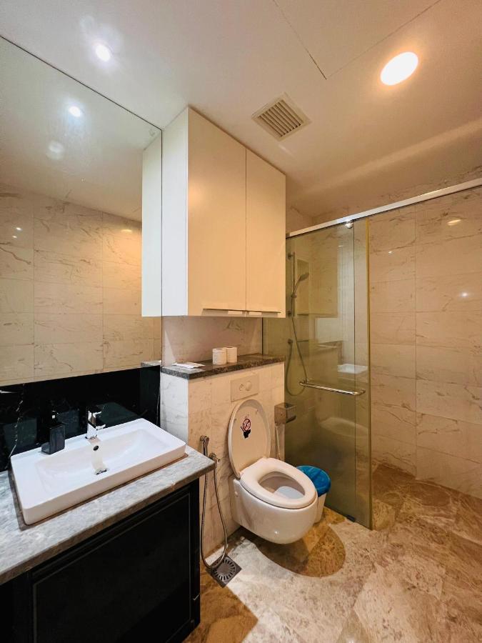 One-Bedroom Apartment with City View