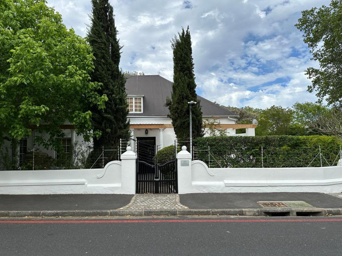 Falcon House - B&B